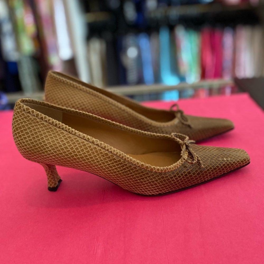 Stuart Weitzman snakeskin kitten heels size 7.5